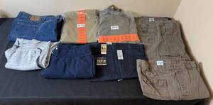 lot 354 image: Collection of Assorted Mens Pants and Jeans, Size 42x30