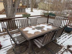 lot 412 image: Outdoor Patio Table Set with 6 Chairs