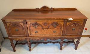 lot 163 image: Vintage Wooden Buffet Sideboard with Ornate Detailing