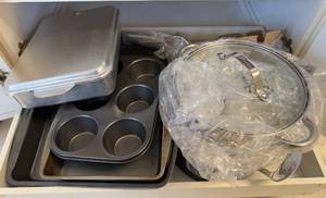 lot 193 image: Collection of Gotham Steel Cookware and Bakeware