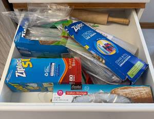 lot 195 image: Collection of Assorted Ziploc Bags and Storage Roll Packs - quantities unverified