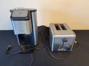 lot 196 image: KitchenAid Toaster and Cuisinart Grind & Brew Coffee Machine Set