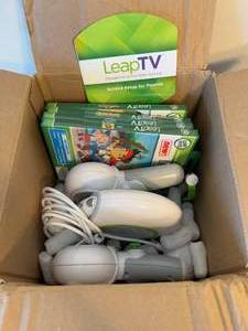 lot 198 image: LeapTV Educational Video Gaming Console with 3 Games - untested