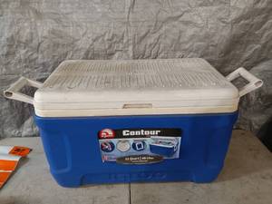 lot 36 image: Igloo 52quart cooler