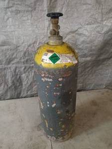 lot 10 image: Carbon dioxide tank UN1013 (partial)