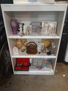 lot 4 image: Small Wood Shelf with Precious Moments and Decor