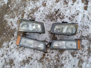 lot 51 image: Head lights and turn signals for 03-07 chevy truck. GMC, Chevrolet, Sierra, Silverado