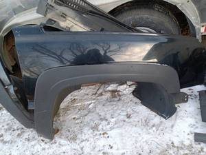 lot 52 image: Pair of fenders with flares for 03-07 chevy truck. GMC, Chevrolet, Sierra, Silverado