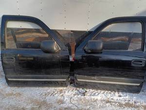 lot 53 image: Pair of Complete Doors for 03-07 chevy truck. GMC, Chevrolet, Sierra, Silverado