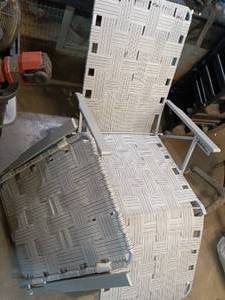 lot 75 image: Vintage Webbed Folding Lounge Chairs