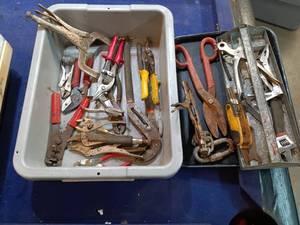 lot 99 image: Assortment of tools