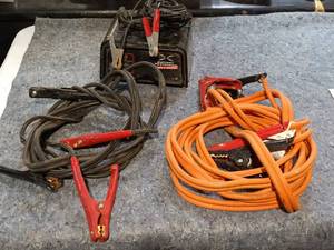 lot 100 image: Jumper cables and battery charger
