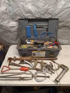 lot 103 image: Assortment of Automotive tools