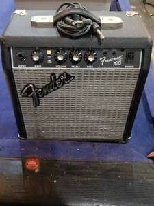 lot 110 image: Fender Frontman 10G guitar amp