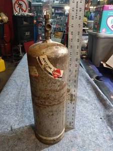 lot 121 image: acetylene tank (empty)
