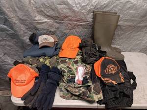 lot 129 image: Assorted Hunting Clothes