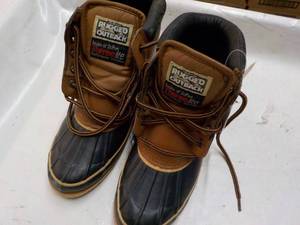 lot 46 image: Rugged Outback size 7...