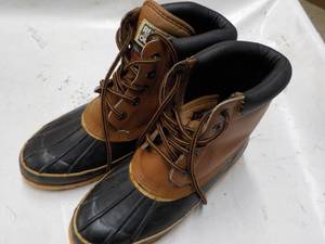 lot 47 image: Rugged Outback size 8...