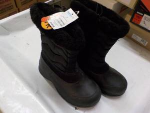 lot 49 image: Winter Boots size 6...