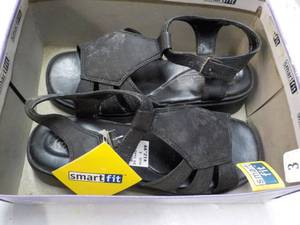 lot 50 image: Smart Fit Sandals size 3...