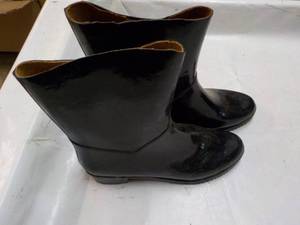 lot 60 image: Rubber Boots size 5...