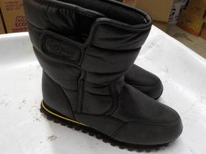 lot 65 image: Boots size 7...