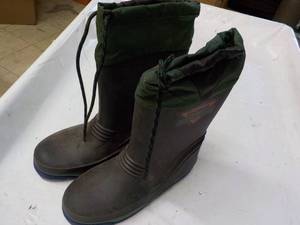 lot 66 image: Boots size 3 La Crosse...