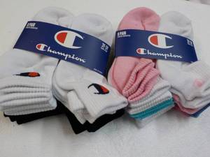 lot 129 image: 16 pr Champion Youth Quarter Socks ...