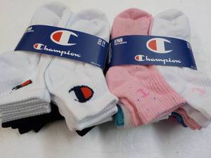 lot 132 image: 16 pr Champion Youth Quarter Socks ...