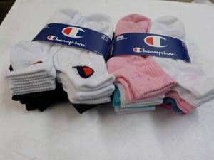 lot 133 image: 16 pr Champion Youth Quarter Socks ...