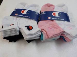 lot 134 image: 16 pr Champion Youth Quarter Socks ...