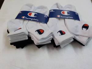 lot 138 image: 16 pr Champion Youth Quarter Socks ...