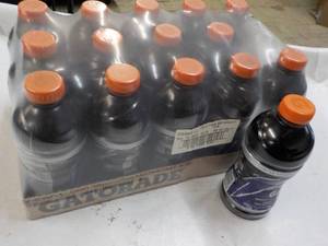 lot 151 image: 15 ct 28 oz Bottles Gatorade Midnit...