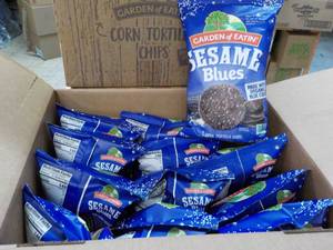 lot 181 image: 12 ct 5.5 oz Bags Garden of Eatin S...