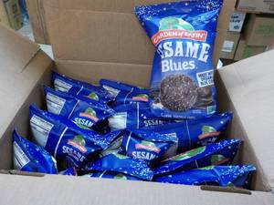 lot 185 image: 12 ct 5.5 oz Bags Garden of Eatin S...