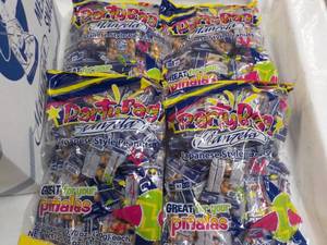 lot 264 image: 4 ct 35.08 oz Bags Manzela Party Ba...