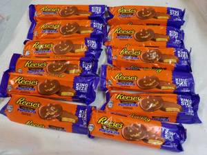 lot 279 image: Reeses Candy...