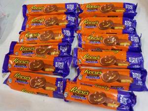 lot 280 image: Reeses Candy...