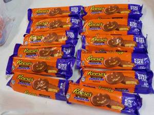 lot 281 image: Reeses Candy...