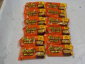 lot 286 image: Reeses Candy...