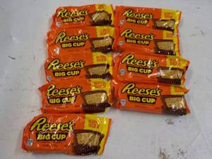lot 289 image: Hersheys Candy...