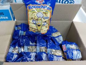 lot 302 image: 12 ct Donde Bizcochitos Snack Crack...