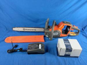lot 49 image: Husqvarna Power Axe 18 350i 40V Electric Chainsaw