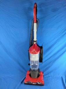 lot 59 image: Dirt Devil Endura Reach Compact 8-Amp Upright Vacuum