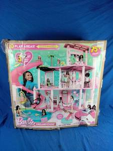 lot 95 image: Barbie Dreamhouse Playset