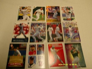 lot 25 image: Mark McGwire cards