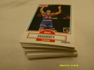 lot 28 image: 1990 FLEER BASKETBALL