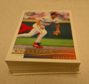lot 40 image: BASEBALL CARDS