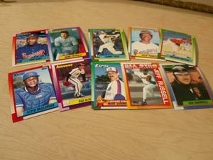 lot 191 image: RANDOM BASEBALL CARDS