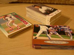 lot 216 image: VARIOUS BASEBALL CARDS
